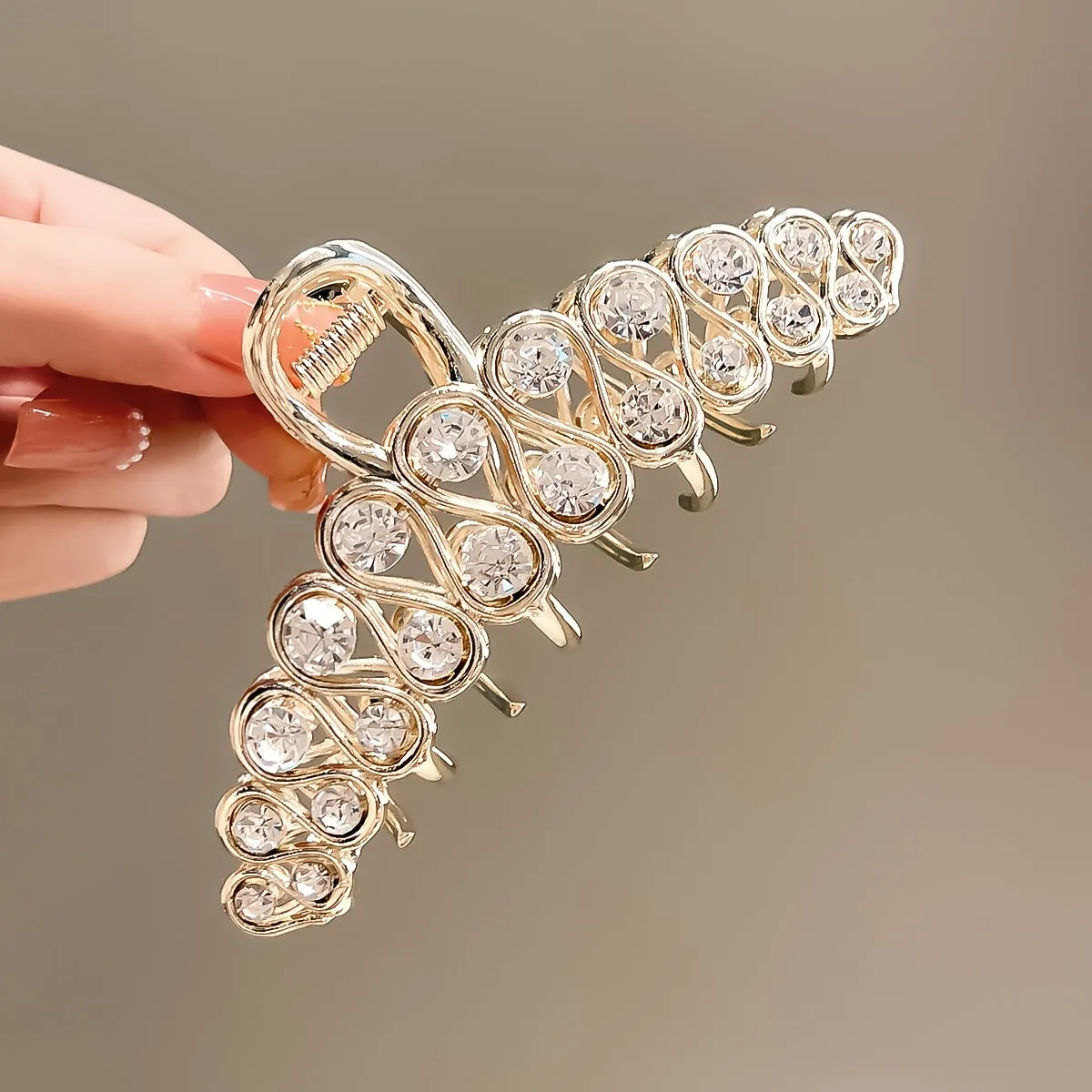 Add Some Sparkle to Your Hair with Our Beautiful Pearl and Metal Hair Claw Clip - Large Size