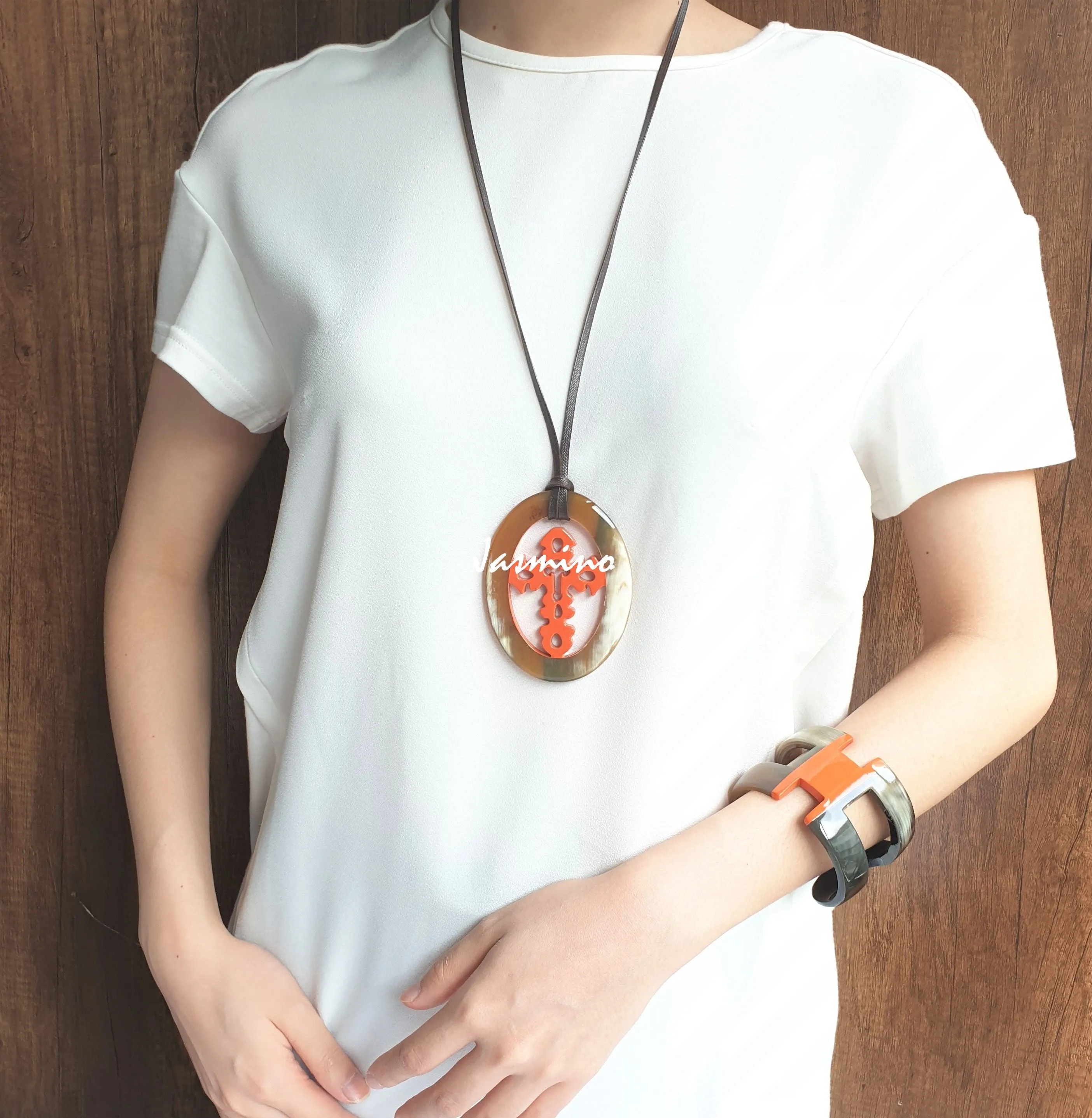 Elegant Handmade Pendant J18275, Buffalo Horn Product  from Vietnam