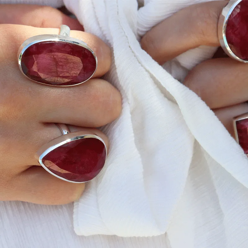 Saun Oval Statement Ruby Ring