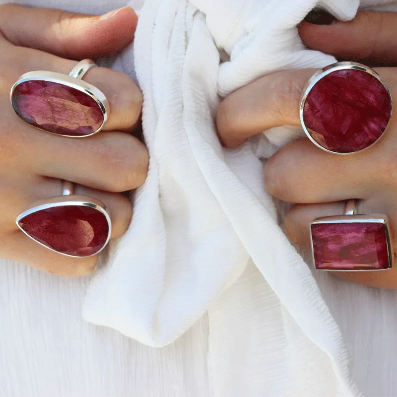 Saun Oval Statement Ruby Ring